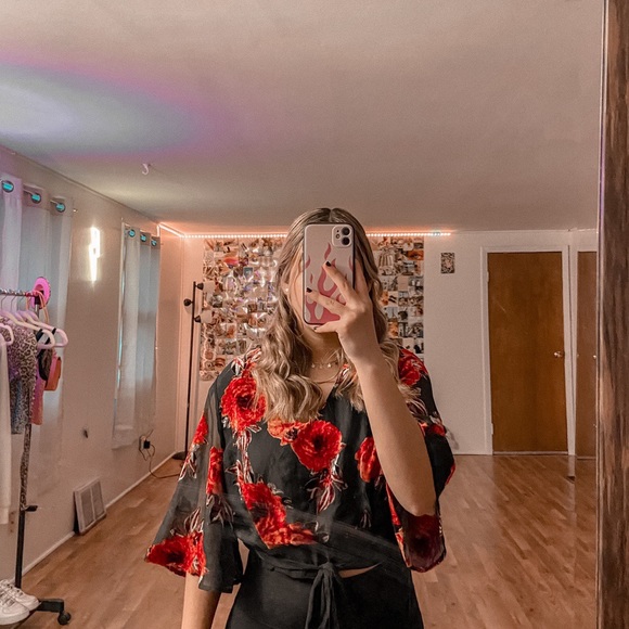 ✰CUTE BLOUSE - Picture 3 of 3